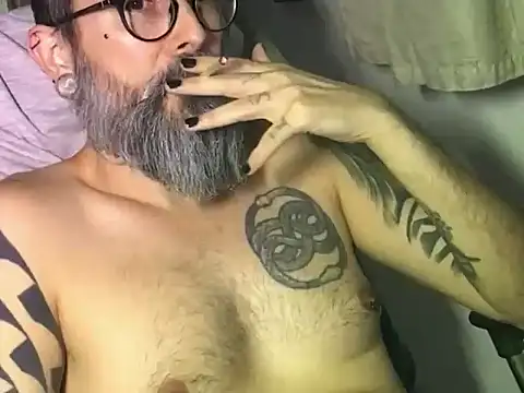 Snapshot of cabine103 chatting on 10-26-25, 02:17 cabine103 online show from 10-26-25, 02:17