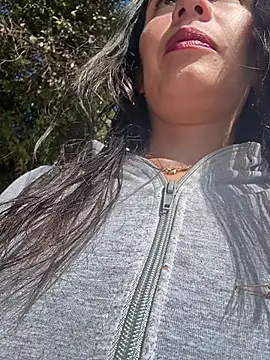 Snapshot of Alysson-- chatting on 03-21-26, 01:37 Alysson-- online show from 03-21-26, 01:37