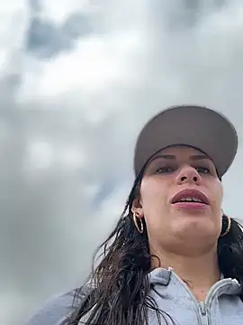 Snapshot of Alysson-- chatting on 04-14-26, 02:01 Alysson-- online show from 04-14-26, 02:01