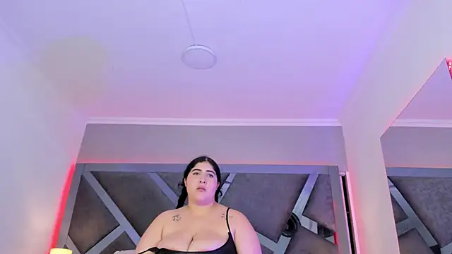 Snapshot of AmberiniHoffman chatting on 03-07-25, 04:22 AmberiniHoffman online show from 03-07-25, 04:22
