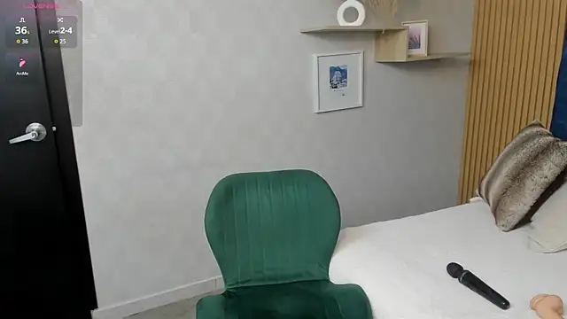 Snapshot of Charlotte_Mayer chatting on 05-11-26, 02:45 Charlotte Mayer online show from 05-11-26, 02:45