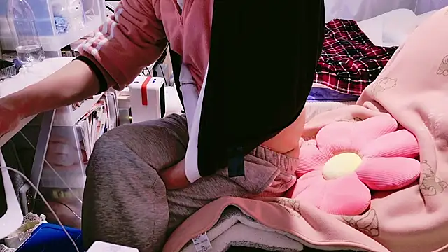 Snapshot of Im_IVE_LOVE chatting on 12-12-24, 02:11 Im IVE LOVE online show from 12-12-24, 02:11