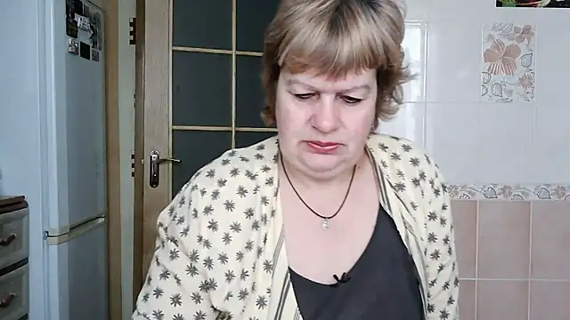 Snapshot of Ettie_Tonia chatting on 02-15-25, 06:23 Ettie Tonia online show from 02-15-25, 06:23