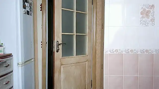 Snapshot of Ettie_Tonia chatting on 02-15-25, 10:33 Ettie Tonia online show from 02-15-25, 10:33