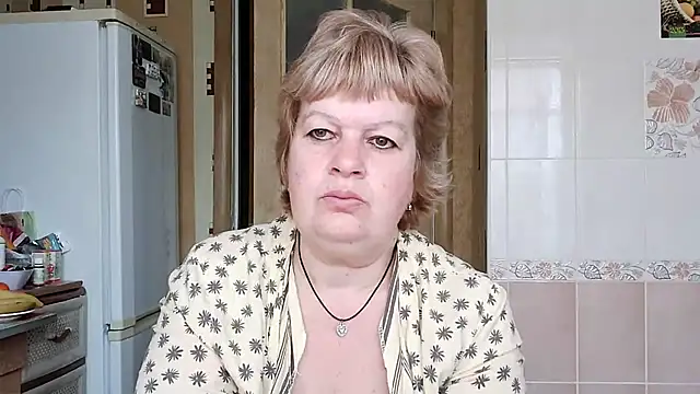 Snapshot of Ettie_Tonia chatting on 03-08-25, 10:11 Ettie Tonia online show from 03-08-25, 10:11