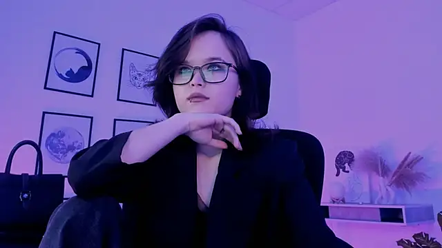 Snapshot of Elainebeness chatting on 12-17-24, 07:37 Elainebeness online show from 12-17-24, 07:37