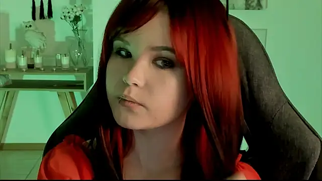 Snapshot of Elainebeness chatting on 01-12-25, 04:18 Elainebeness online show from 01-12-25, 04:18