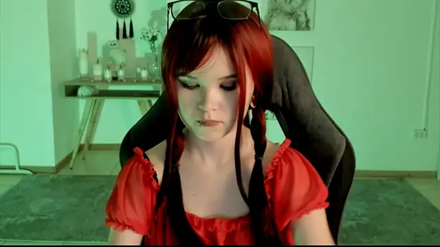 Snapshot of Elainebeness chatting on 01-12-25, 10:54 Elainebeness online show from 01-12-25, 10:54