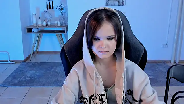 Snapshot of Elainebeness chatting on 02-05-25, 01:47 Elainebeness online show from 02-05-25, 01:47