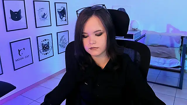 Snapshot of Elainebeness chatting on 02-06-25, 05:57 Elainebeness online show from 02-06-25, 05:57
