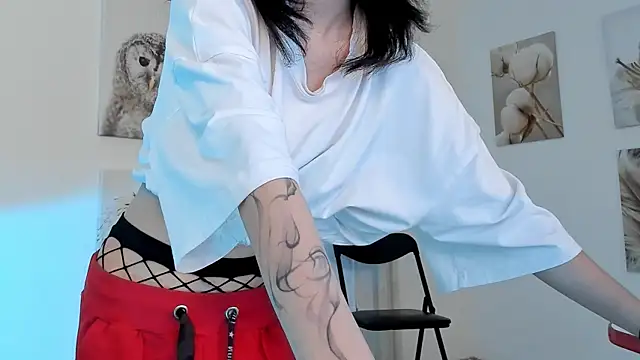 Snapshot of Elainebeness chatting on 02-08-25, 01:54 Elainebeness online show from 02-08-25, 01:54