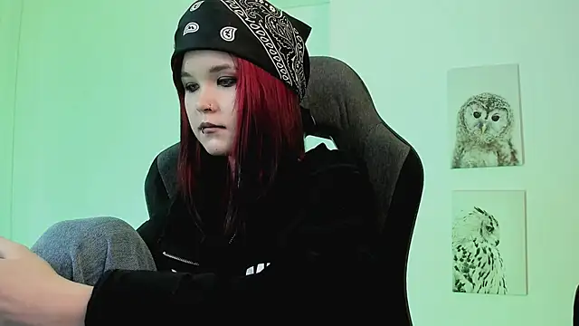 Snapshot of Elainebeness chatting on 03-16-25, 01:49 Elainebeness online show from 03-16-25, 01:49