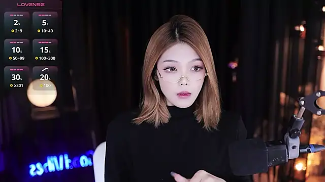 Snapshot of LucyKI chatting on 01-10-25, 02:13 LucyKI online show from 01-10-25, 02:13