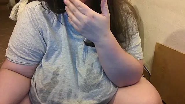 Snapshot of Maebi chatting on 09-28-25, 10:15 Maebi online show from 09-28-25, 10:15