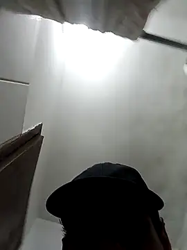 Snapshot of Gostozim7 chatting on 12-21-24, 05:03 Gostozim7 online show from 12-21-24, 05:03