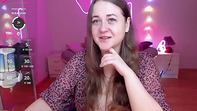 Snapshot of LizzyShine chatting on 01-15-25, 04:43 LizzyShine online show from 01-15-25, 04:43