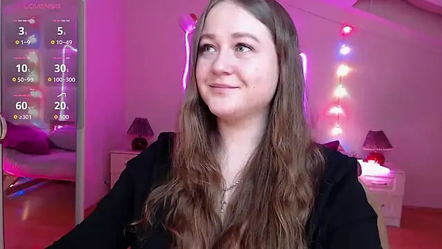 Snapshot of LizzyShine chatting on 02-13-25, 06:38 LizzyShine online show from 02-13-25, 06:38