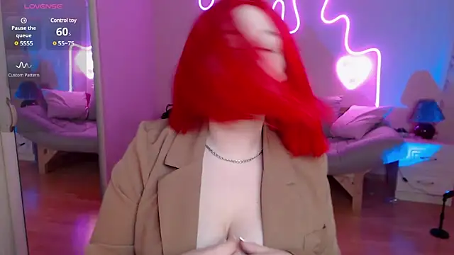 Snapshot of LizzyShine chatting on 02-28-25, 08:28 LizzyShine online show from 02-28-25, 08:28