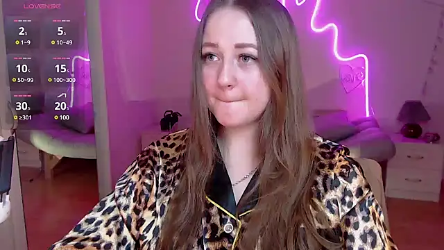 Snapshot of LizzyShine chatting on 03-07-25, 05:38 LizzyShine online show from 03-07-25, 05:38