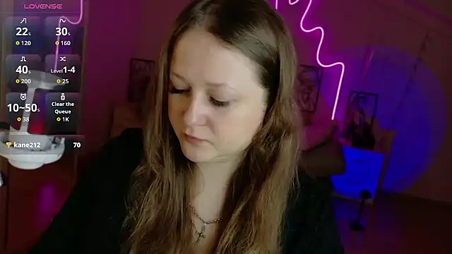 Snapshot of LizzyShine chatting on 10-13-25, 01:55 LizzyShine online show from 10-13-25, 01:55