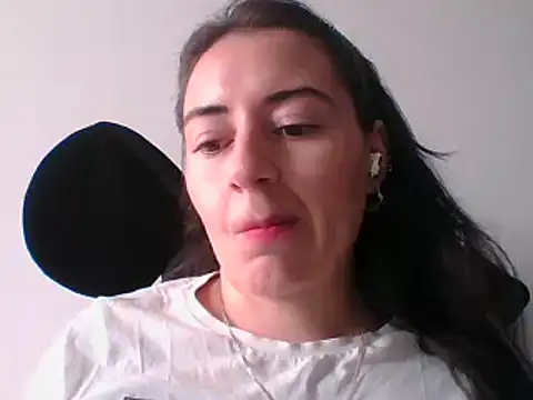  karlie kloss  online show from 02-03-25, 08:24