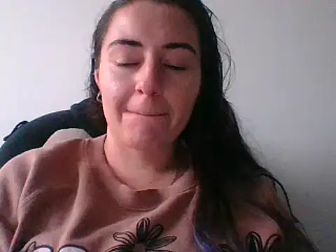  karlie kloss  online show from 02-13-25, 08:03