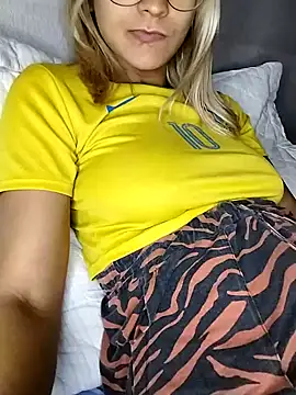 Snapshot of fofinhaa12 chatting on 02-13-25, 10:00 fofinhaa12 online show from 02-13-25, 10:00