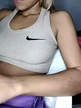 Snapshot of fofinhaa12 chatting on 03-22-25, 10:06 fofinhaa12 online show from 03-22-25, 10:06