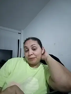 Snapshot of MirandaSoto chatting on 09-11-25, 04:12 MirandaSoto online show from 09-11-25, 04:12