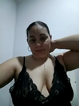 Snapshot of MirandaSoto chatting on 10-25-25, 04:20 MirandaSoto online show from 10-25-25, 04:20