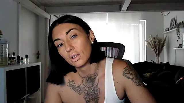 IntiMia online show from 10-13-25, 07:08