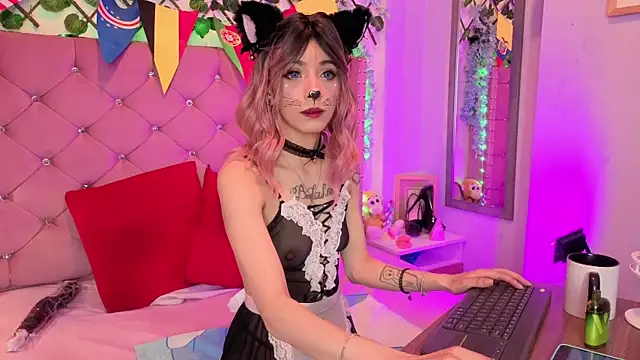 Snapshot of lauren_evans96 chatting on 07-18-26, 04:05 lauren evans96 online show from 07-18-26, 04:05