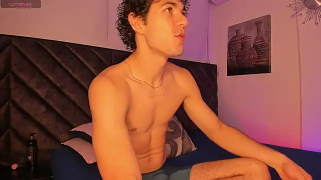 Snapshot of Luca_ferrer_ chatting on 12-13-24, 05:16 Luca ferrer online show from 12-13-24, 05:16