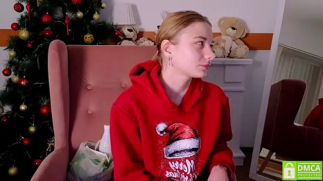 Snapshot of MirraBellanta chatting on 12-20-25, 10:50 MirraBellanta online show from 12-20-25, 10:50