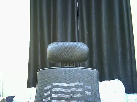 Horny-slut  online show from 09-18-25, 05:53