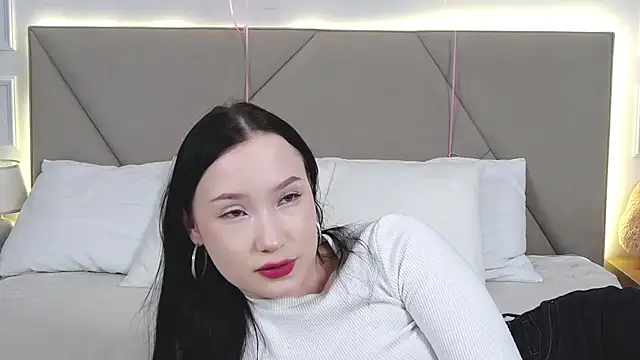 LeilaLow online show from 02-21-25, 12:06