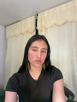 Snapshot of paulinamoons1 chatting on 05-14-26, 04:19 paulinamoons1 online show from 05-14-26, 04:19