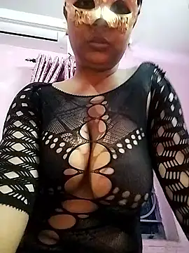 Snapshot of royaldoll-143 chatting on 10-27-25, 05:06 royaldoll-143 online show from 10-27-25, 05:06