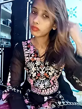 Snapshot of zoya_khan25 chatting on 03-16-25, 07:15 zoya khan25 online show from 03-16-25, 07:15