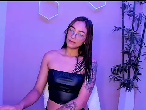 Snapshot of ASIAM_BRUNET chatting on 02-04-26, 01:28 ASIAM BRUNET online show from 02-04-26, 01:28