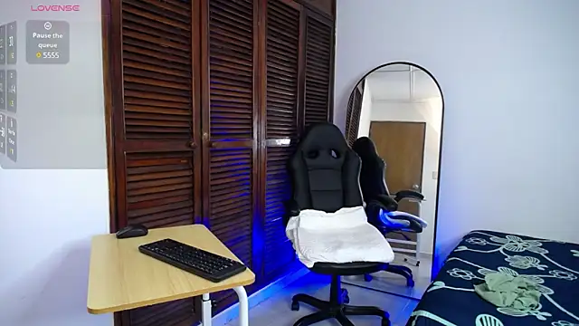 Snapshot of karoll_marquez chatting on 02-05-25, 06:37 karoll marquez online show from 02-05-25, 06:37