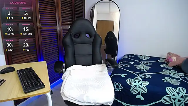 Snapshot of karoll_marquez chatting on 02-08-25, 01:00 karoll marquez online show from 02-08-25, 01:00