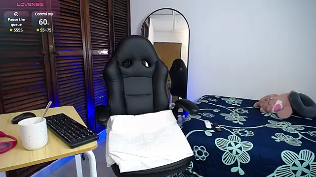 Snapshot of karoll_marquez chatting on 03-01-25, 04:33 karoll marquez online show from 03-01-25, 04:33