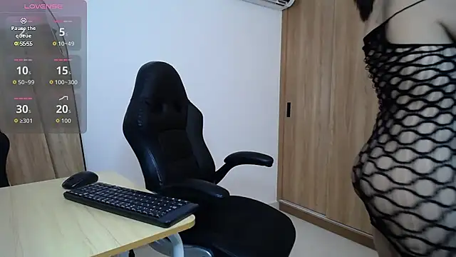 Snapshot of karoll_marquez chatting on 09-27-25, 11:10 karoll marquez online show from 09-27-25, 11:10