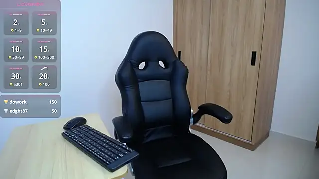 Snapshot of karoll_marquez chatting on 12-05-25, 04:21 karoll marquez online show from 12-05-25, 04:21