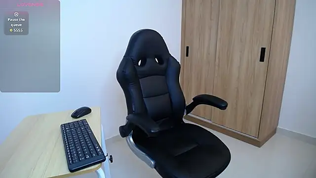 Snapshot of karoll_marquez chatting on 12-21-25, 03:08 karoll marquez online show from 12-21-25, 03:08