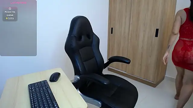 Snapshot of karoll_marquez chatting on 02-11-26, 11:43 karoll marquez online show from 02-11-26, 11:43