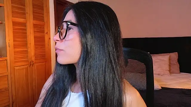 ChloeTurner  online show from 04-13-26, 08:03