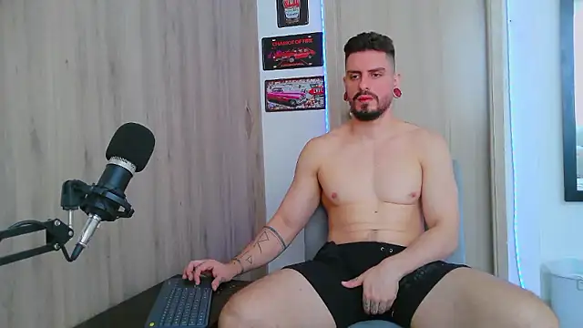 Aaron kwok28 online show from 01-13-26, 06:57