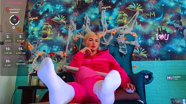 Snow Goddess online show from 10-17-25, 04:26